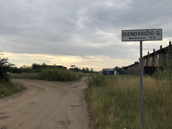 Situacija: nors gyventojai prie Dienovidžio gatvės įrengimo yra pasirengę prisidėti ir savomis lėšomis, projektas stringa – nerandama už suplanuotą pinigų sumą darbus norinčių atlikti rangovų.