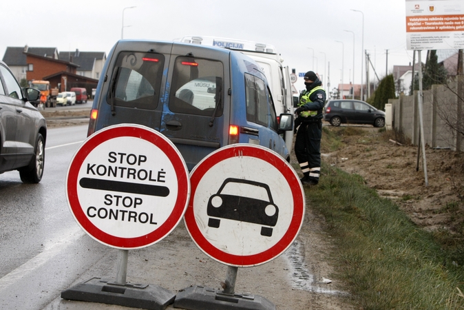 Karantinas prasidėjo: įvažiavimas į Klaipėdą jau ribojamas