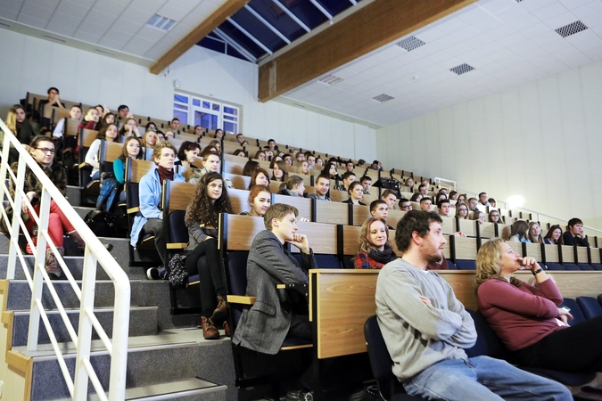 LCC tarptautiniame universitete įsisuko COVID-19: serga net keli studentai