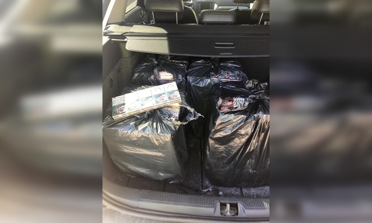 Kelionė į Klaipėdą baigėsi Raseiniuose: automobiliu gabeno kontrabandines cigaretes