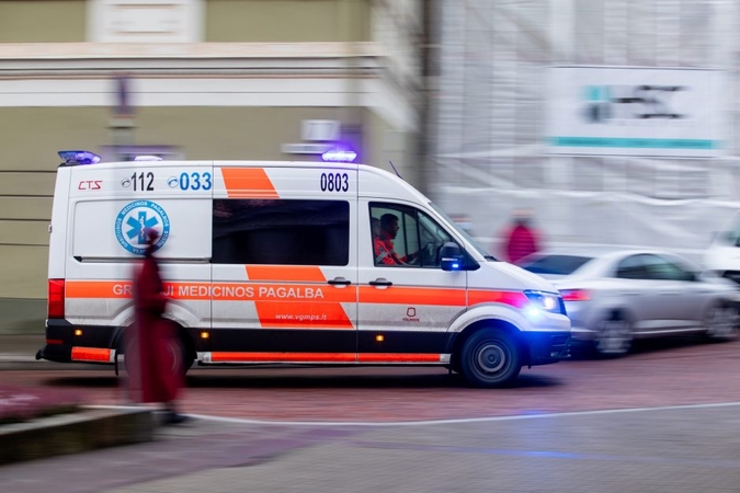 Ignalinos rajone medis nuvirto ant vyro: prispaustas kojas ištraukė pats