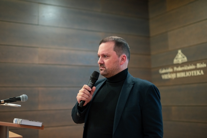 Išeitis: „Humoras dažnai atlieka ir apsauginę funkciją, padedančią išlikti karo mėsmalėje“, – sako karybos tyrinėtojas G. Petkevičius.