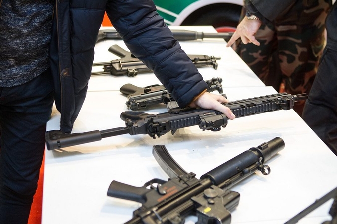 NATO sako nerimaujanti, kad Kinija gali imti tiekti Rusijai ginklus