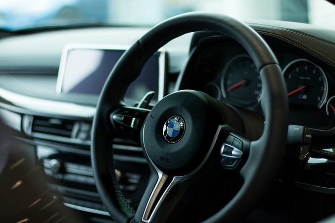 Pirmadienį sostinėje siautė vagys: apvogti trys BMW automobiliai