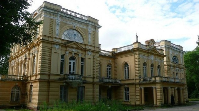 Kėdainių rajone liepsnojo apleistas dvaras: savivaldybė jau ne kartą prašė jį privatizuoti