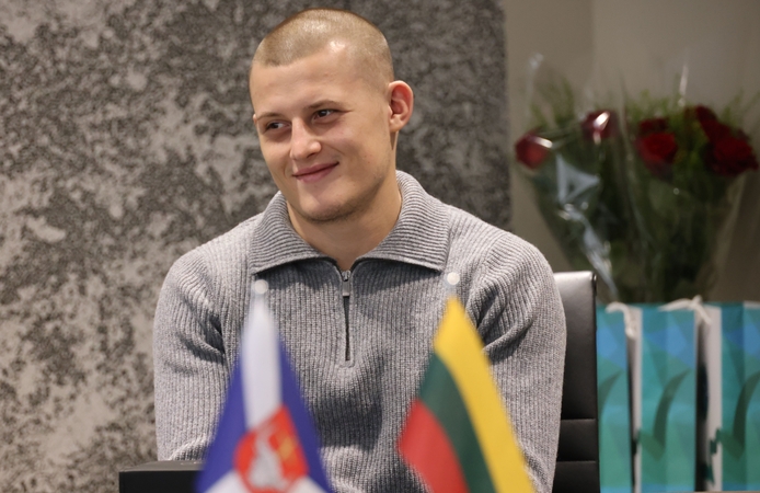 Pasiūlymas: E.Stanionis juokavo, kad dabar Garliavos sporto centre teks vietomis sukeisti krepšinio aikštelę su bokso sale.