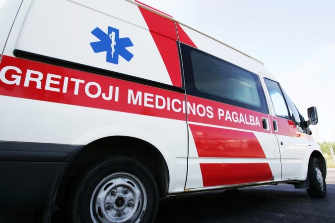 Miške Rietavo savivaldybėje kertamas medis sužalojo 66 metų vyrą