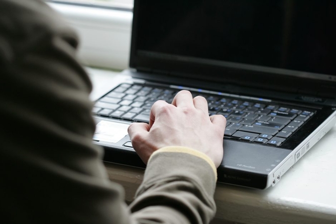 Internetinių sukčių pinklės: iš dviejų žmonių išviliojo per 14 tūkst. eurų