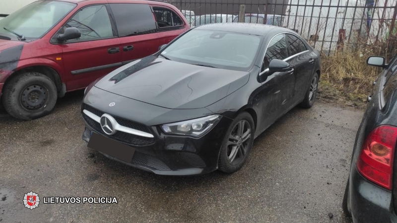 Marijampolės kriminalistai iš juodosios rinkos išėmė dvylika prabangių automobilių