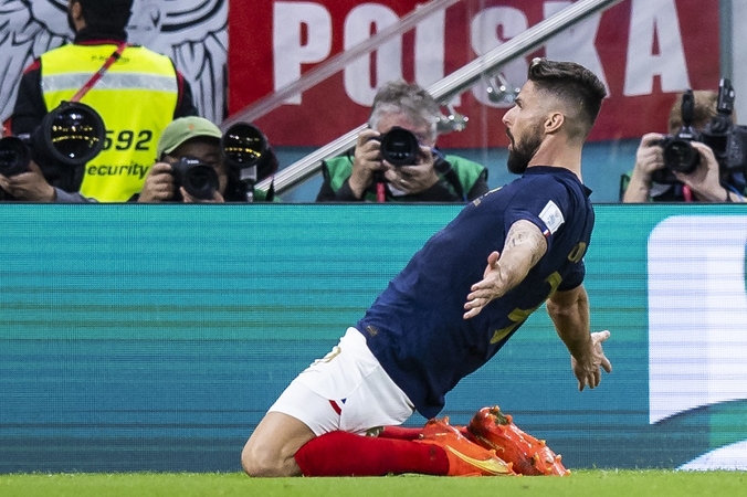 Produktyvumas: darbštusis O. Giroud aplenkė Prancūzijos rinktinės įvarčių mašiną T. Henry.