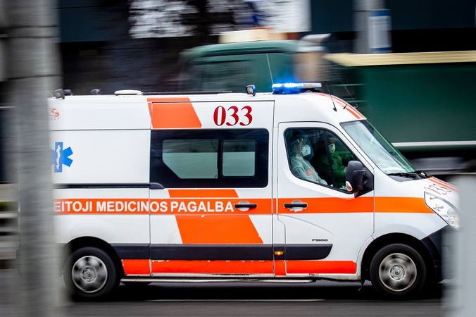 Tragedija Vilniaus rajone: traktorius įvažiavo į tvenkinį, vairuotojas žuvo