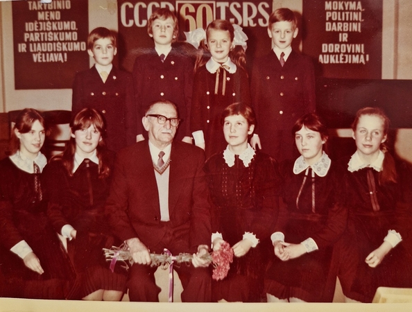 Kartos: V.Varčikas su savo klase 1983 m.