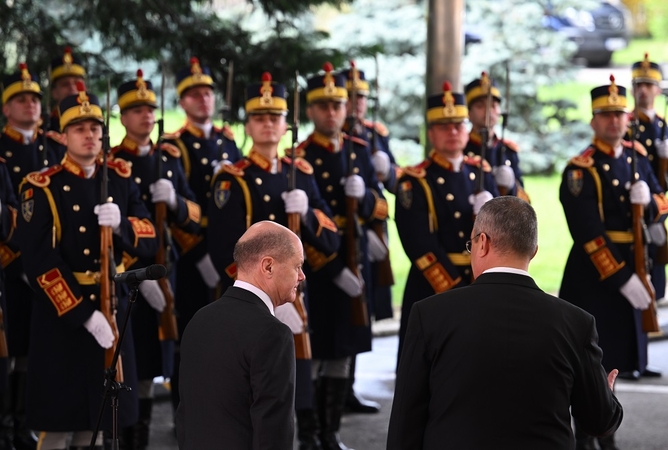 Olafas Scholzas Bukarešte.