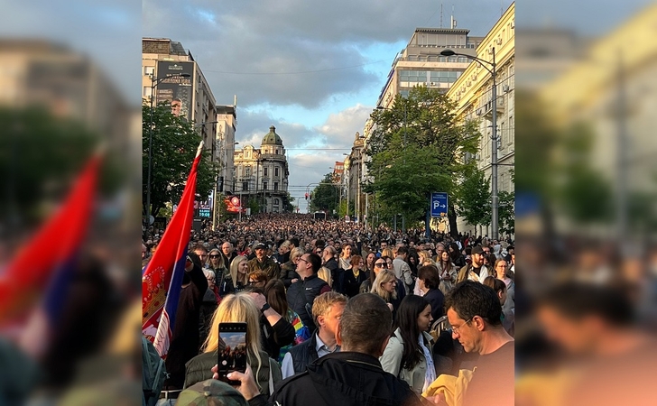 Serbijoje – masiniai protestuotojų susibūrimai: per ilgai delsėme, per ilgai tylėjome 