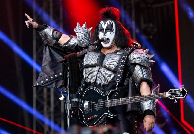Švedai įsigijo grupės „Kiss“ muzikos katalogą – planuoja kurti filmą