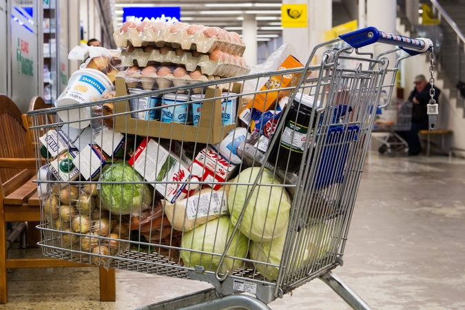 Lietuviškos prekės užsienyje pigesnės: gamintojai uždirbinėja mūsų sąskaita?