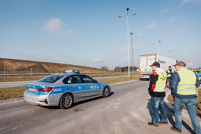 Lietuvos–Lenkijos pasienyje ties Kalvarijų pasienio punku vyksta Lenkijos ūkininkų protestas. 