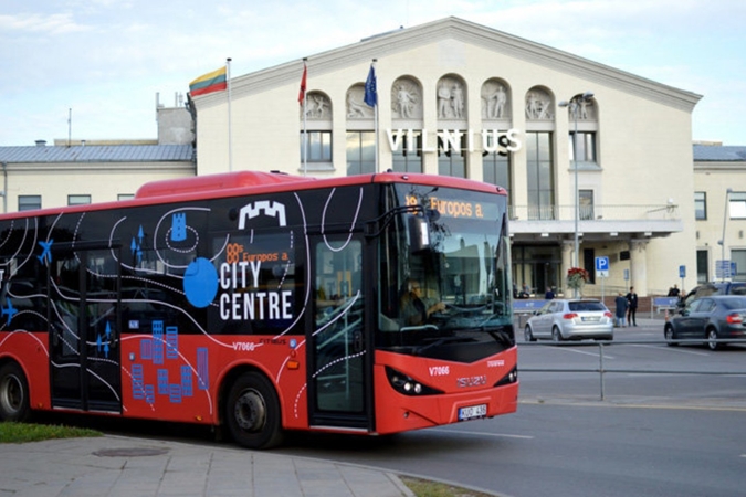 Vilniuje į oro uostą vėl kursuos naktiniai autobusai