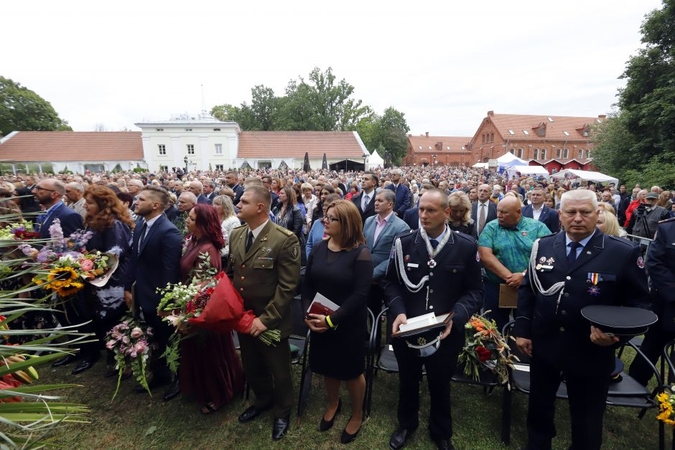 Gausa: Liepos 6-ąją „Tautišką giesmę“ Raudondvaryje gieda keli tūkstančiai žmonių