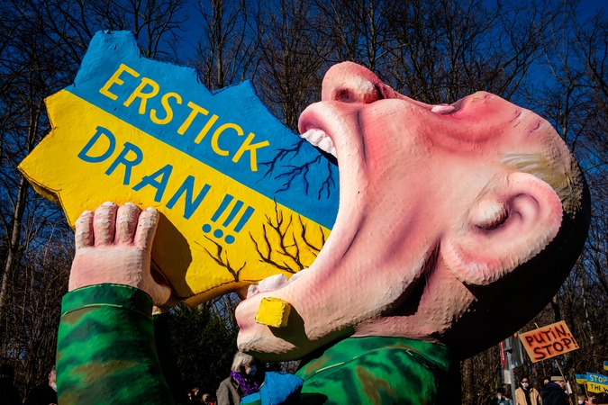 Vokietijoje antikarinės demonstracijos pritraukė dešimtis tūkstančių žmonių