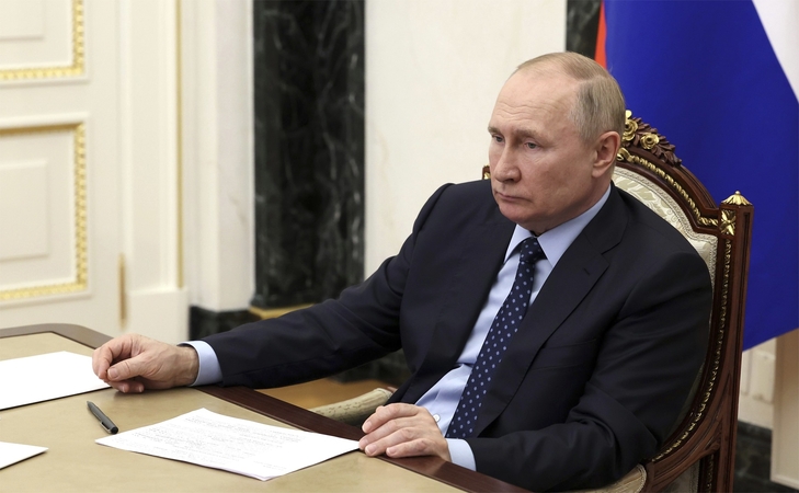 Buvęs Vokietijos kancleris G. Schröderis nenori nutraukti kontaktų su V. Putinu