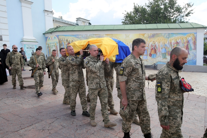 Ukrainai grąžinti dar 45 kritusių karių kūnai