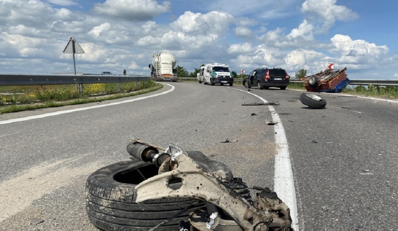 Savaitgalis Lietuvos keliuose: žuvo dviračio vairuotoja, sužeisti 36 žmonės