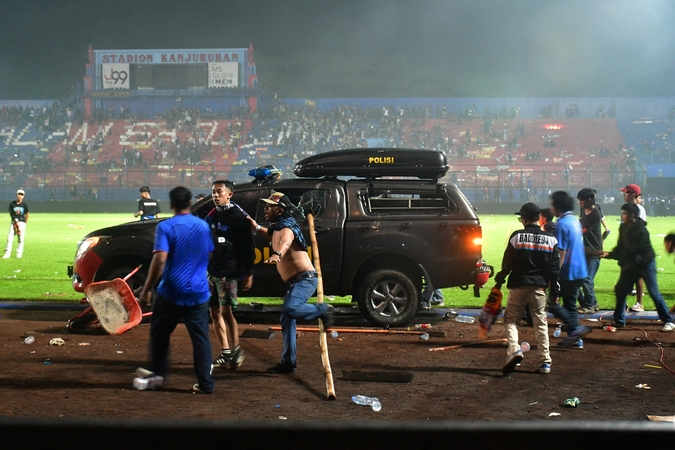 Indonezijos futbolo klubo „Arema“ prezidentas atsiprašė už 125 gyvybių pareikalavusias riaušes