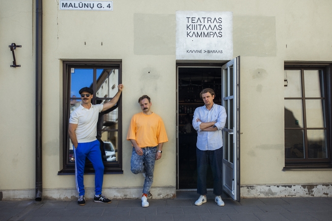 Teatras „Kitas kampas“ pasitinka naujuose namuose: čia taip jauku, kad galite ateiti su šlepetėmis