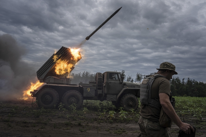 Ukraina praneša, kad nuo karo pradžios jau sunaikinta virš 41 tūkst. okupantų