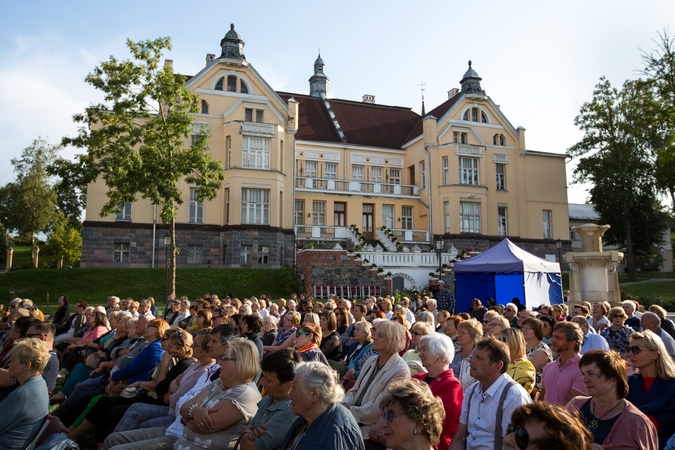 Rožių apsuptyje atidaromas XVIII tarptautinis Ch. Frenkelio vilos vasaros festivalis