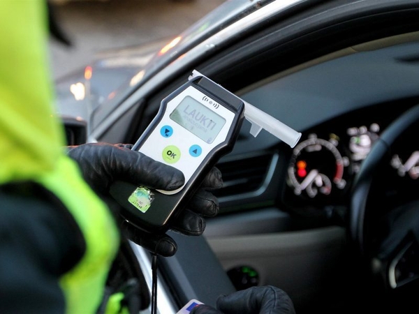 Pasidžiaugė trumpai: policija iš girto jaunuolio atėmė prieš keturias valandas pirktą automobilį