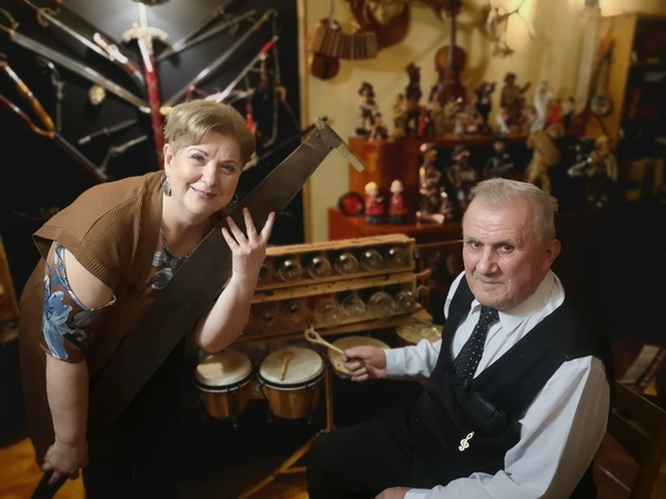 79-erių Antanas – žinomas rekordininkas: vienu metu groja daugiau nei 10 instrumentų