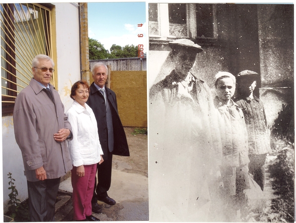 Dublis: Jonas Rytis, Meilutė ir Valensas po K.Kizinio buto langu, pabėgę iš tremties 1948 m. ir ten pat po 70 metų.