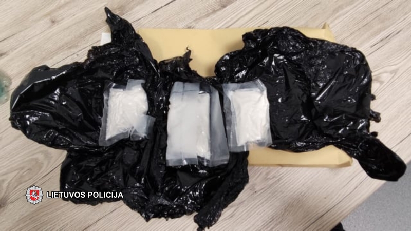 Sulaikyti vyrai, išplatinę dešimtis kilogramų narkotikų: įkliuvo ir pirkėjas