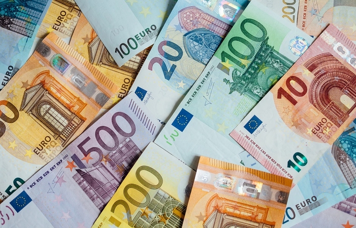 Išardytas didžiulis pinigų padirbinėtojų tinklas: pagamino per 8 mln. eurų