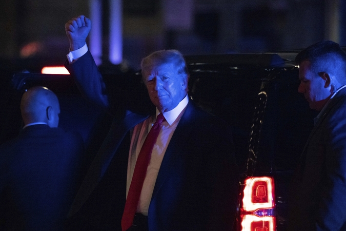 Žiniasklaida: FTB per kratą D. Trumpo rezidencijoje ieškojo dokumentų apie branduolinius ginklus