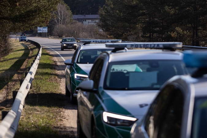 Vairuotojus kelyje stabdantys mokesčių inspektoriai – perteklinė beprotybė