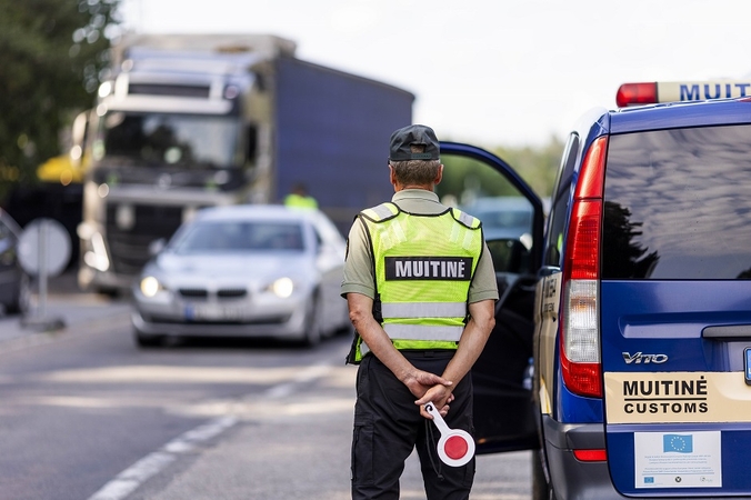 Šiemet pradėti 73 ikiteisminiai tyrimai dėl migrantų gabenimo, dauguma jų – iš Latvijos