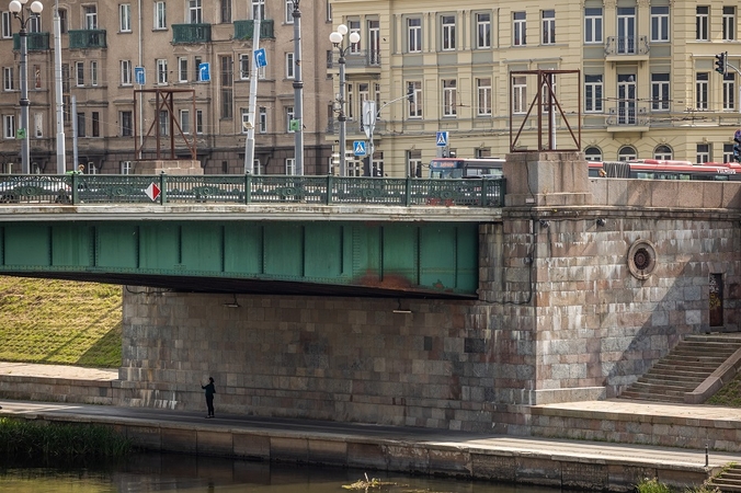 Sostinėje pradėti Žaliojo tilto atnaujinimo darbai, nukelta meninė instaliacija