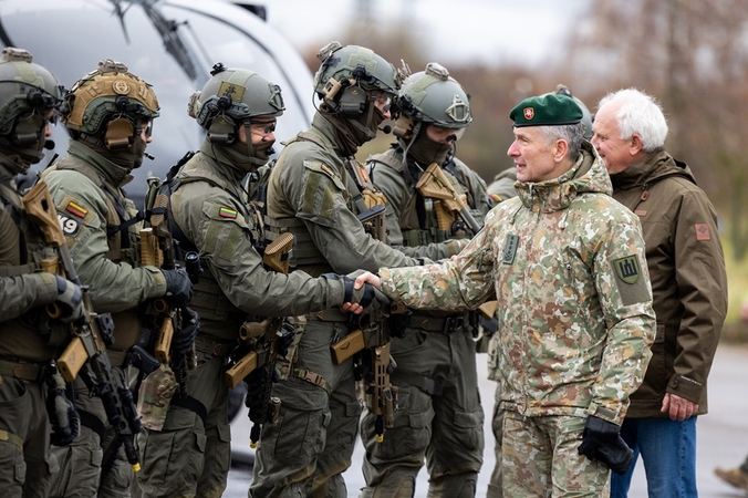 V. Rupšys: spendžiant dėl tarptautinių misijų, prioritetas – Ukrainos karių rengimui