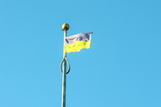 Iš Bachmuto atnešta ukrainiečių vėliava perduota Lietuvos nacionaliniam muziejui
