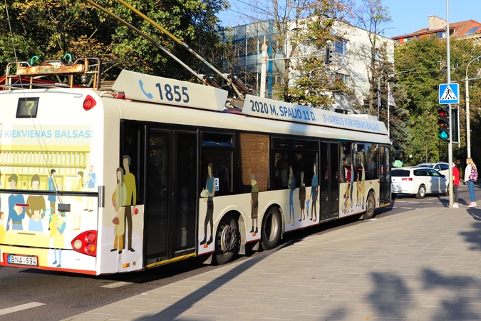 Kviečia ateiti balsuoti: po miestų gatves pasklido rinkimų autobusai