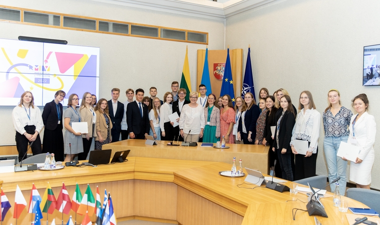 Premjerė bendravo su projekto „Moksleiviai – į Vyriausybę“ dalyviais – jaunuoliais iš visos Lietuvos