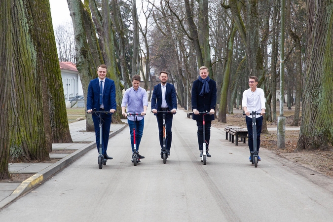 Naujiena vilniečiams: iš automobilių – ant elektrinių paspirtukų