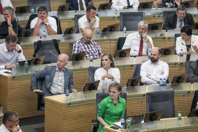 Seimas skubos tvarka spręs dėl Senelių dienos