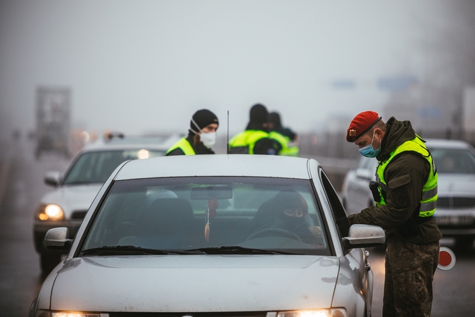 Siūlo atsisakyti judėjimo kontrolės: šis ribojimas – juokingas ir neveikiantis