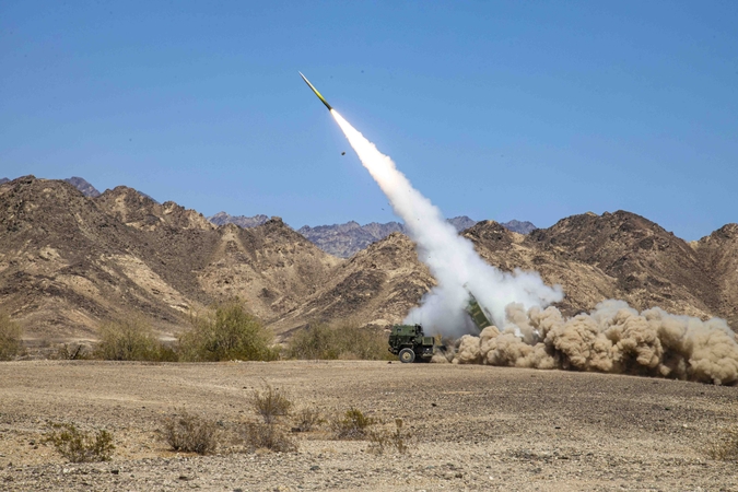 Rusų kariuomenei žalą darančios raketos „Himars“ turėtų pasiekti ir Lietuvą