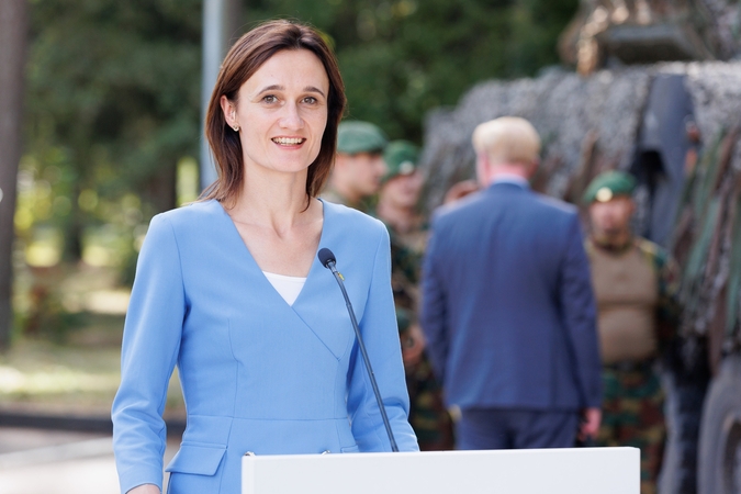 Seimo vadovė: beveik visuose ES parlamentuose diskutuojama dėl turistinių vizų ribojimo rusams