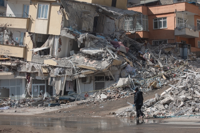 Turkija po žemės drebėjimo baigia gelbėjimo darbus, išskyrus dvi provincijas